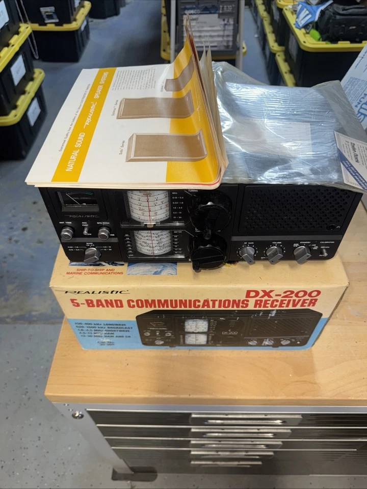 Realistic DX-200 Radio 5 Band Shortwave Communications Receiver W/ Box - Image 1 of 4