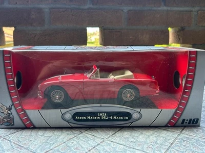 Yat Ming 1:18 - Aston Martin DB2/4 Mark III 1968 - Road Signature - Rosso Raro - - Immagine 1 di 4