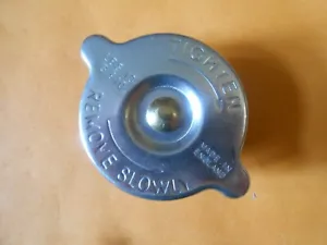 MAZDA RX2, RX3, RX4, RX5 (1968-75) 13LB RADIATOR FILLER CAP - Picture 1 of 3