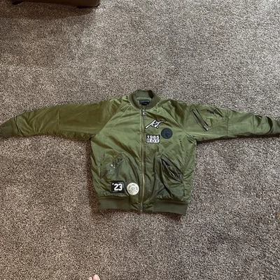 CHAQUETA BOMBER NIKE AIR JORDAN GOAT GREAT J-1 OLIVA AV5998-395 HOMBRE TALLA XL Foto 1 de 4