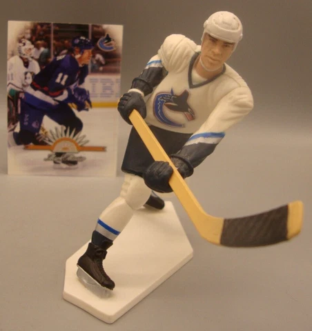 1998 LOOSE STARTING LINEUP SLU FIGURE MARK MESSIER VANCOUVER CANUCKS Cover