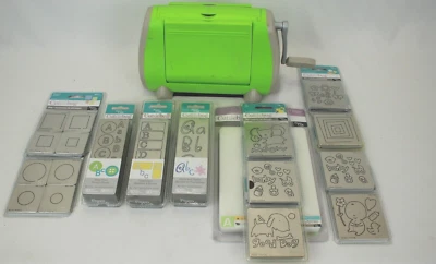 CUTTLEBUG BY PROVO CRAFT CRAFT CUTTER MANUAL MACHINE W/ LOTS OF NEW DIES VGC! - Photo 1/4