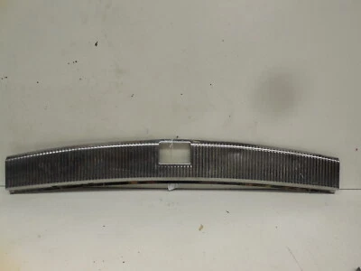 04-10 Volkswagen Touareg maletero trasero inferior cromado umbral escotilla pestillo panel de ajuste Foto 1 de 4