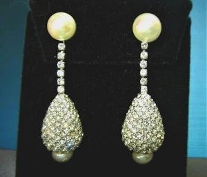 GORGEOUS SIGNED CINER PAVE' CRYSTALS FAUX PEARL SILVERTONE CLIP DANGLE EARRINGS - Picture 1 of 4