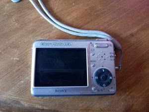 Sony Cyber-shot DSC-T3 Digital Camera 5.1MP 3x Optical Zoom Silver. Spares - Picture 1 of 8
