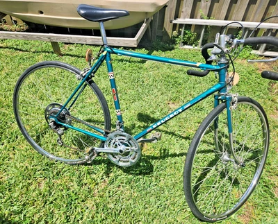 De colección | Bicicleta de carretera Peugeot 1994 10 velocidades | Cuadro de acero 57 mm | Neumáticos 27x11/4 | Foto 1 de 3