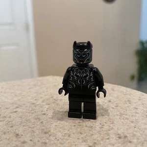 Lego Black Panther Minifigure Marvel Avengers Chrome Blue Head Torso - Picture 1 of 7
