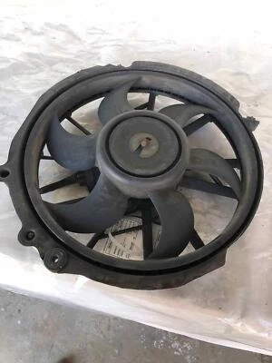 Conjunto de motor ventilador de refrigeración eléctrico Ford Taurus 1996-2007 lado derecho del pasajero Foto 1 de 4