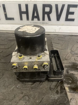 FORD ABS PUMP MODULATOR CONTROL UNIT PART NUMBER: BV61-2C405-AE - Image 1 of 4