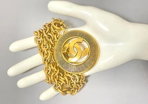 Vintage CHANEL gold chain necklace, long necklace with jumbo sunburst CC top - Picture 1 of 10