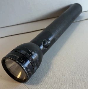 Vintage MAG LITE Flashlight 3 D Cells PARTS ONLY Needs Repair Black Used - Picture 1 of 6