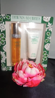 JUEGO DE REGALO DE PERFUME Y CUERPO ELIZABETH TAYLOR DIAMANTE Y ESMERALDAS 2 PIEZAS Foto 1 de 3