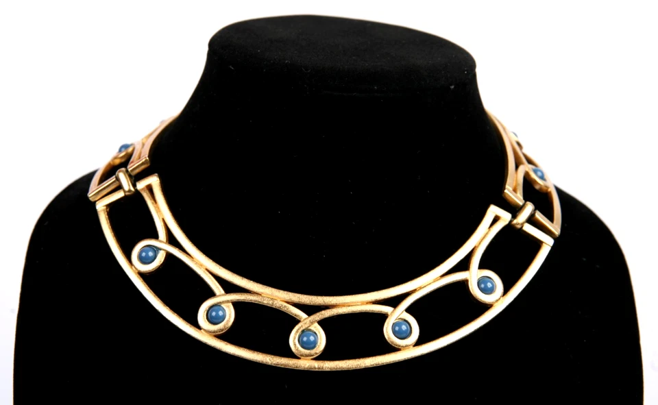 Vintage Monet Etruscan Satin Gold Linked Collar Choker Necklace w/ Blue Beads Foto 1 de 1