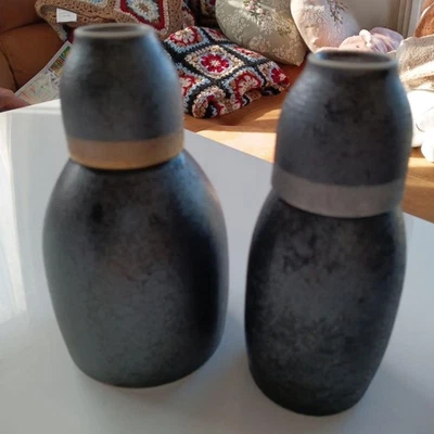 Sake Bottiglia Nero Argento Oro Tokkuri Coppa Guinomi Ochoco Ceramica Bere Nave - Immagine 1 di 4