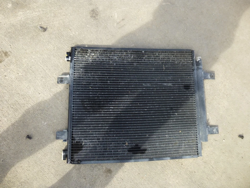 Condensador de aire acondicionado Jaguar XJ8 XJ8L XJR 2004 2005 2006 2007 2008 Vanden Plas Foto 1 de 1