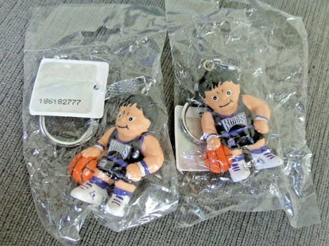 VINTAGE NBA Sacramento Kings L'IL Brat Basketball Players KEYCHAINS 2 Pc. LOT Cover