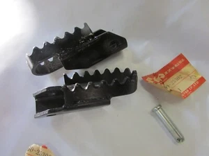 Suzuki TC100 TC125 TC185 TS100 TS185 TS250 TS400 Right and Left Footrests 1976-7 - Picture 1 of 2