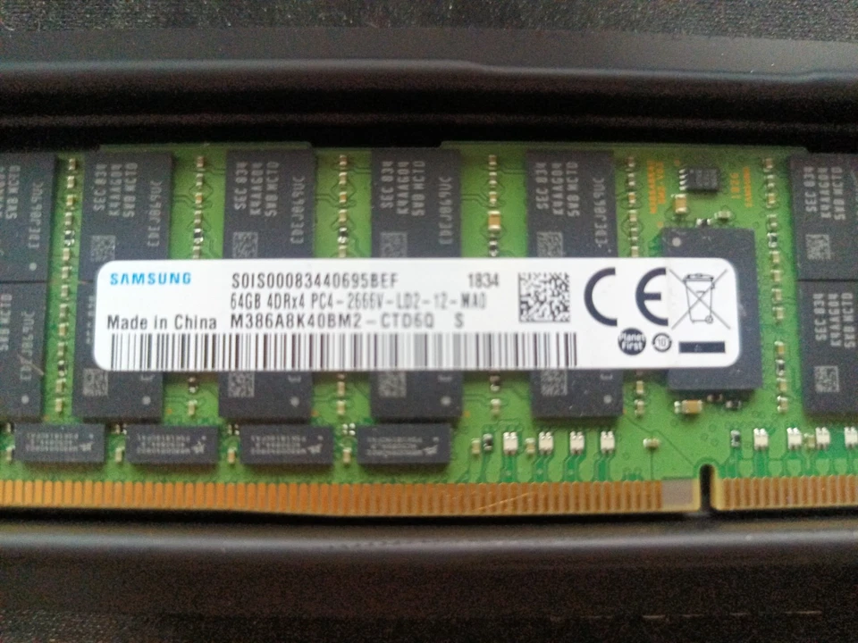 Samsung 32GB (1 X 32GB) RDIMM PC4-21300 (DDR4-2666) 内存 (M386A8K40BM2) — 第 1/1 张图片