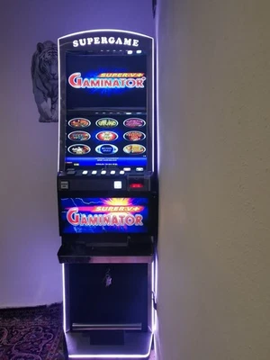 GAMINATOR SUPER-V + Spielautomat - Bild 1 von 4