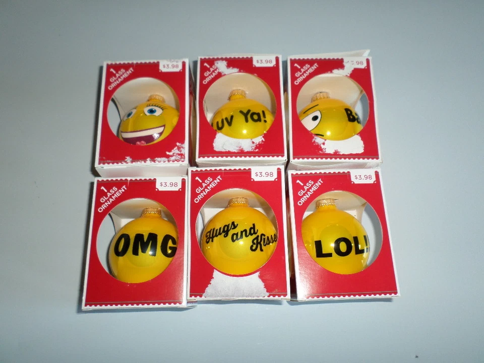 Adorno de cristal navideño EMOJI Holiday Time Foto 1 de 1