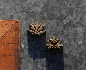 2x Messingornament Zierornament Messing Buchbinder Prägestempel Ornament Leder.! - Bild 1 von 1
