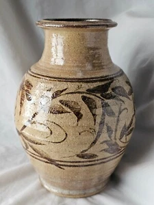 Stunning large studio pottery hand painted vase, beautifully potted - Picture 1 of 11