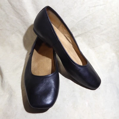 🩰 Vionic Cushioned Ballet Flats sz 8 M Black Leather; Removable Comfort Insoles - Image 1 of 4