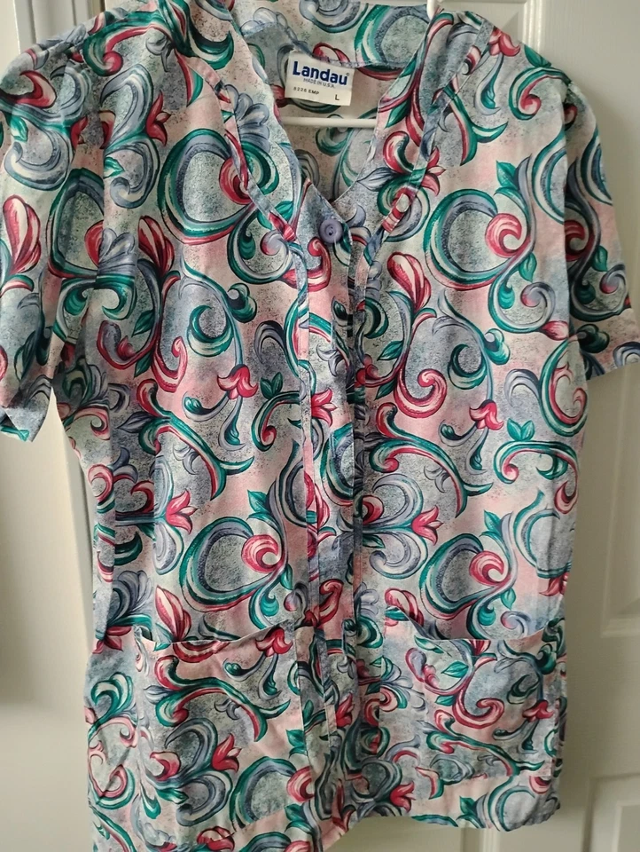Landau 2 Pocket Multi Swirl Short Sleeve Snap-up Scrub Jacket Size L - Image 1 of 1