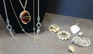 VTG SARAH COVENTRY COSTUME JEWELRY LOT of 10 EARRINGS BROOCHES NECKLACES - Picture 1 of 15