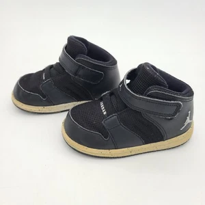 Scarpe da ginnastica Nike Jordan tutte nere per bambini taglia 7C 828244-020 usate - Foto 1 di 9