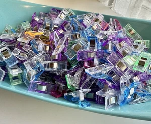 HUGE LOT of 225+ Plastic Wonder Clips for Quilting, Sewing, Crafts, Photos - Picture 1 of 4