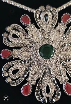 Круглый Рождество Betsey Johnson красный и зеленый и марказит кристалл ожерелье серебро  - Изображение 1 из 4