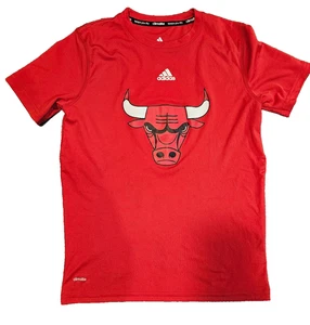 Adidas Chicago Bulls Boys youth size M 10-12 Red t shirt Logo Red NBA Basketball - Picture 1 of 3