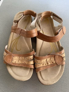 ABEO Women's Brynn Neutral Low Heel Sandals Size 7N - Picture 1 of 9