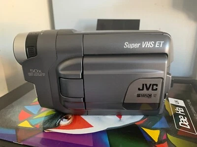 JVC GR-SXM26 VHSC VIDEO CAMCORDER - Image 1 of 3
