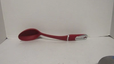 Kitchenaid Cuchara roja y plateada Cuchara para servir Ayuda de cocina Foto 1 de 4