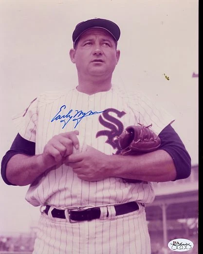 Early Wynn Signed Jsa Cert Sticker Authentic Autograph - Image 1 of 1