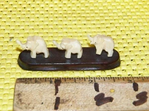 Vintage Miniature Carved Wood Elephants Figurine - Picture 1 of 5
