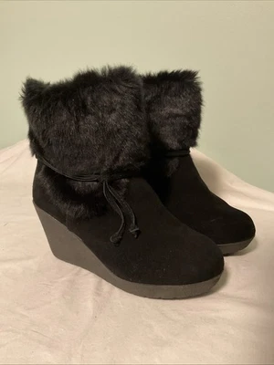 BEARPAW Black Suede Wedge Heel Boots Faux Fur Cuff Wool Blend Lined  Size 9 - Image 1 of 4