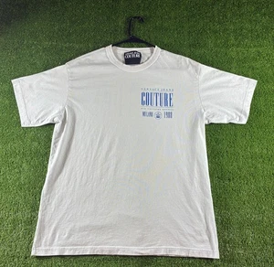 Vercace Jeans Couture Herren T-Shirt Big Couture Energy 1988 weiß Gr. XL - Bild 1 von 9