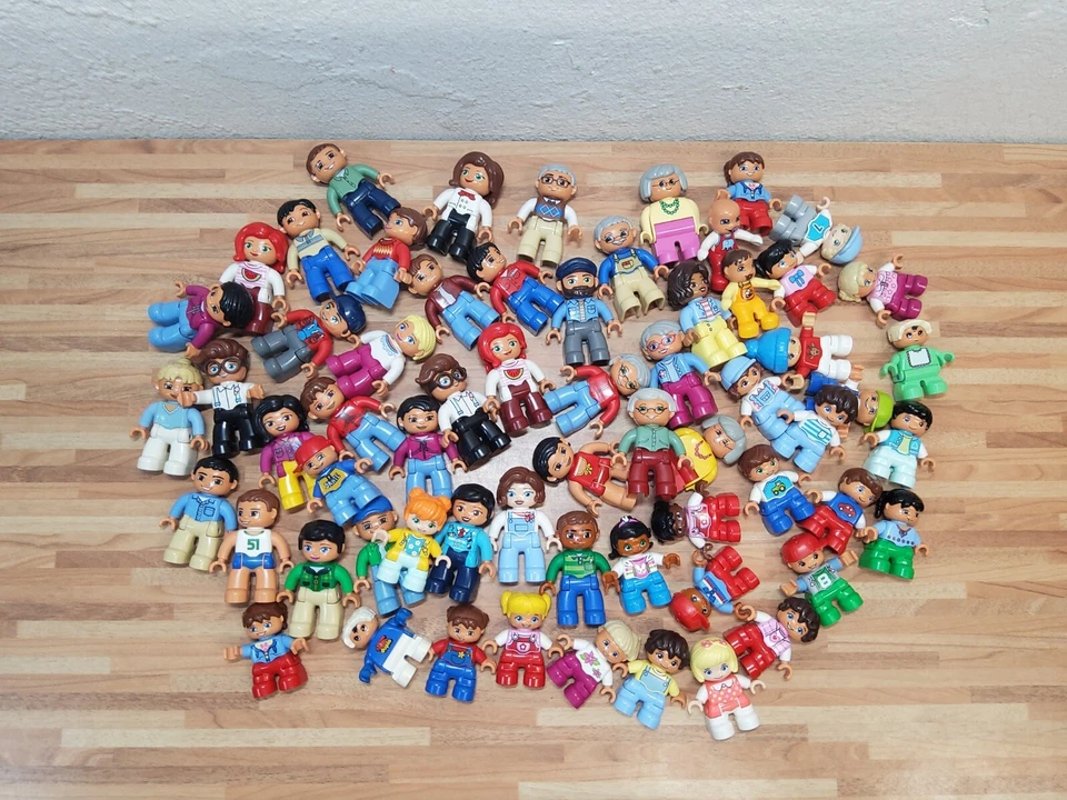 Lego Duplo Figuren Familie Mann Frau Oma Opa Baby Junge Mädchen Kind - Bild 1 von 1