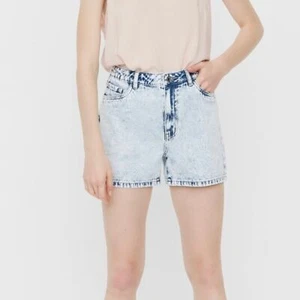 Vero Moda High Waisted Relaxed Fit Shorts With Pockets Denim Light Blue Shorts - Picture 1 of 5