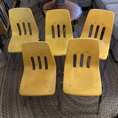 virco school chair - Image 1 of 4