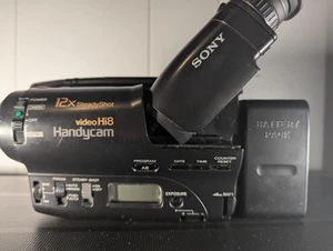 Sony CCD-TR400 Video Camera Recorder Hi8 Handycam Used - Picture 1 of 3