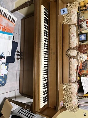 Piano Story & Clark, usado.  pero todavía en buen estado Foto 1 de 2