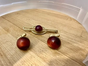 Swank Vintage Gold Tone Red Cabochon Cufflinks Tie Clip - Picture 1 of 2