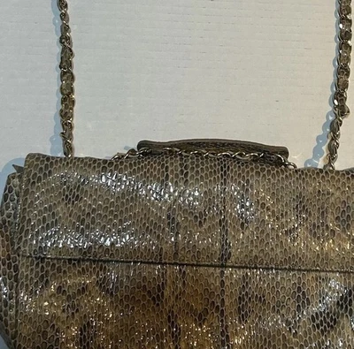 Bolso de piel de serpiente Stuart Weitzman con correa de piel de serpiente con correa dorada doble como bolso de mano Foto 1 de 4