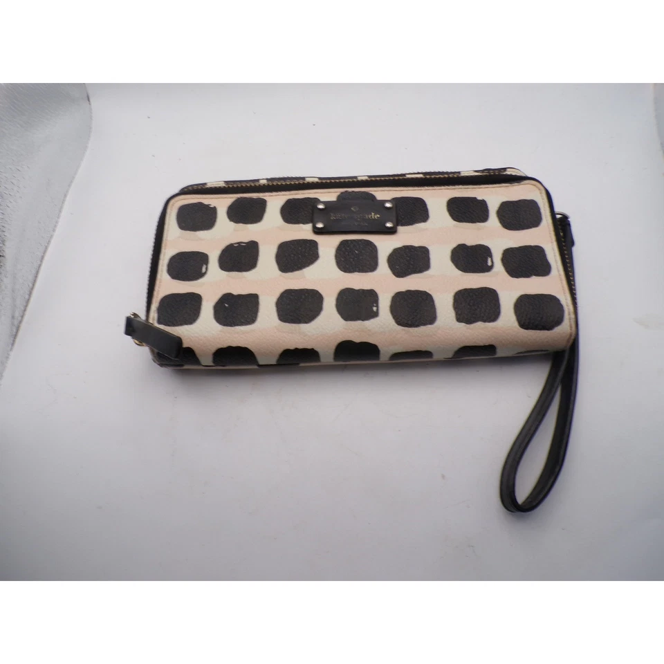Bolso sin asas Kate Spade Muñequera Beige Negro Lunares Cremallera Usado Interior limpio Foto 1 de 4