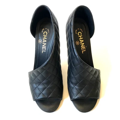 Chanel CC Logo Quilted Matelasse D'Orsay Heels Womens 39 8.5 Black Gold Leather - Image 1 of 4