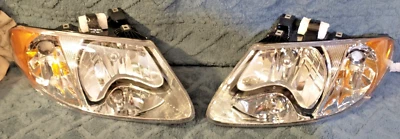 NOVO Chrysler Dodge Caravan Town Country Voyager Farol R L Par 2001-2007 + - Imagem 1 de 4